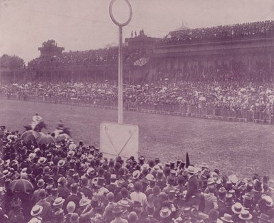 Paris: Racing Day på Longchamps (s/hvitt bilde) av French Photographer