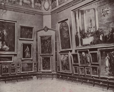 Paris: Salon Carre i Louvre (s/hvitt-bilde) av French Photographer