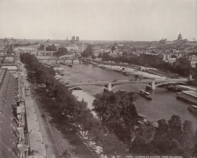 Paris: Utsikt over Seinen og byøya (s/hvitt bilde) av French Photographer