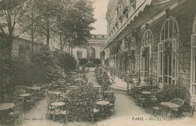 Uteplass til Hotel Ritz, Paris. Postkort sendt i 1913. av French Photographer