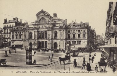 Place du Ralliement, teatret og Chaussee Saint-Pierre, Angers, Frankrike av French Photographer