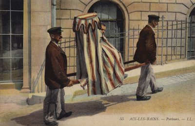 Portører som bærer en pasient ved Aix-Les-Bains (farget bilde) av French Photographer