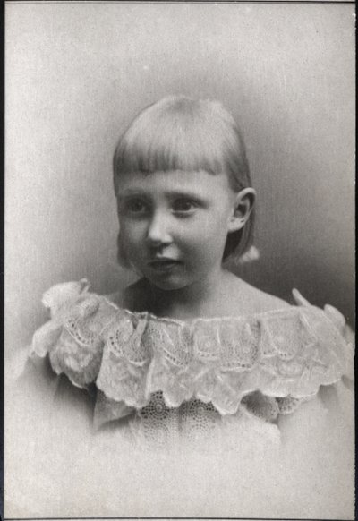 Portrett av prinsesse Dagmar av Danmark og Island (1890-1961). av French Photographer