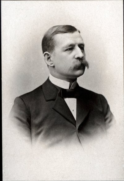 Portrett av Salomon August Andree (1854-1897), svensk ingeniør, fysiker, luftfartsfarer og polfarer. av French Photographer