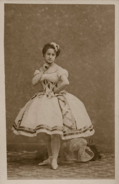 Portrett av en danser (s/hvitt bilde) av French Photographer