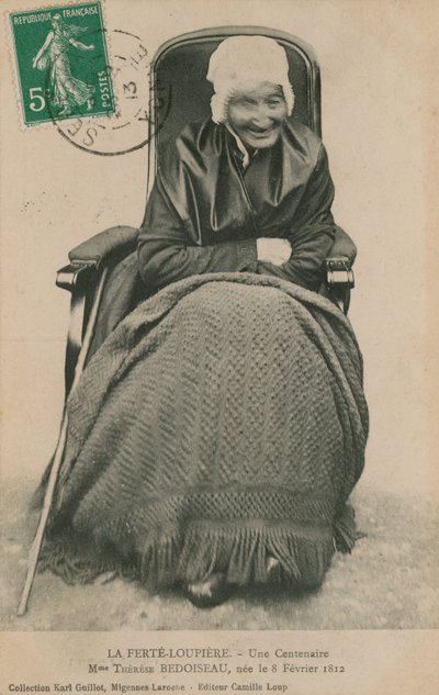 Postkort av en hundreåring, Madame Therese Bedoiseau, La Ferte-Loupiere, 1913 av French Photographer