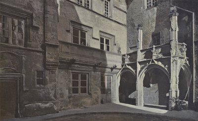Rodez, hus på Place dEstaing, utsikt over gårdsplassen av French Photographer