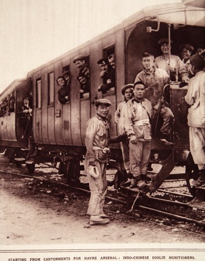 Starter fra Cantonments for Havre Arsenal: Indo-kinesiske coolies ammunitioners, illustrasjon fra The Illustrated War News, september 1916 (sepia-bilde) av French Photographer
