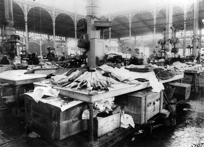 Fiskemarkedet i Les Halles, Paris, sent på 1800-tallet av French Photographer