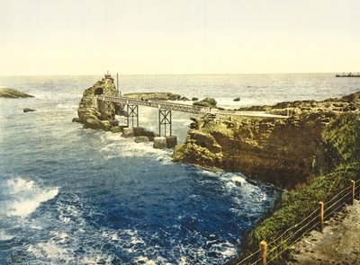 View of the Virgin on the Rocks, Biarritz, 1890-1900 av French Photographer