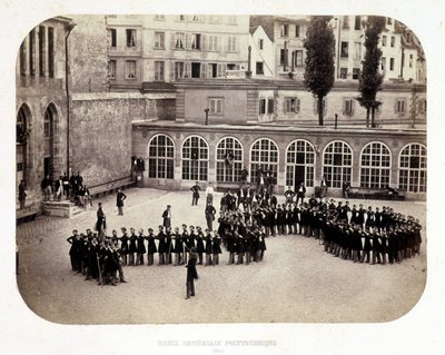 Utsikt over den indre gårdsplassen til Ecole Imperial Polytechnique av French Photographer