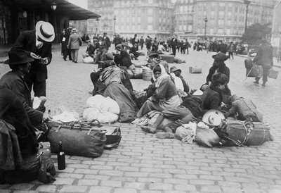 Krigsflyktninger, Gare de Lyon, Paris, 1914 av French Photographer