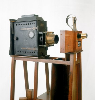 2umiere cinematographe, 1895 (tre og metall) av French School