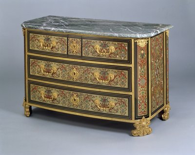 En Louis XIV-kommode, ca. 1710 (polykrom skilpaddeskall og messinginnlegg) av French School