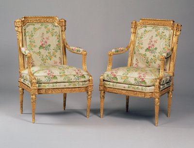 Et par lenestoler fra en suite med Louis XVI-møbler, stemplet av Delaisement, ca. 1780 (utskåret forgylt tre og møbeltrekk) (se også 222393) av French School