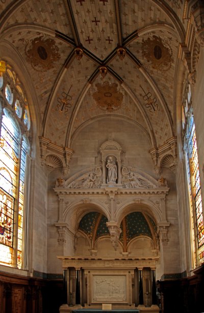 Utsikt over kapellet ved Chateau of Chantilly av French School