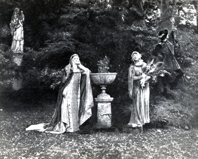 Akt I, Scene 3 av Pelleas et Melisande av Debussy, fra et fotografi av den første produksjonen i april 1902 av operaen ved Opera-Comique i Paris, illustrasjon i Theatre magazine, juni, 1902 (li av French School