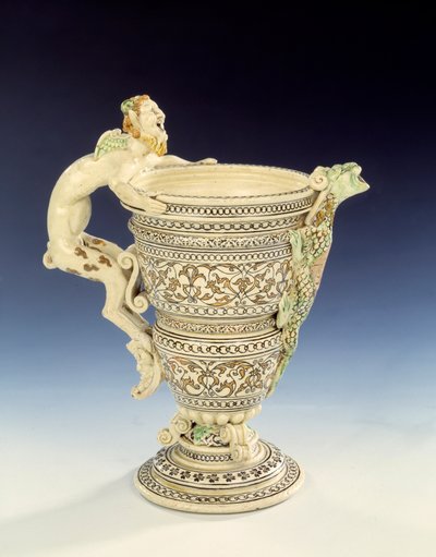 Aiguiere i fin fajanse av Saint Porchaire. Viken er formet av figuren av en fauna. Egouen fra 1500-tallet, renessansemuseum av French School