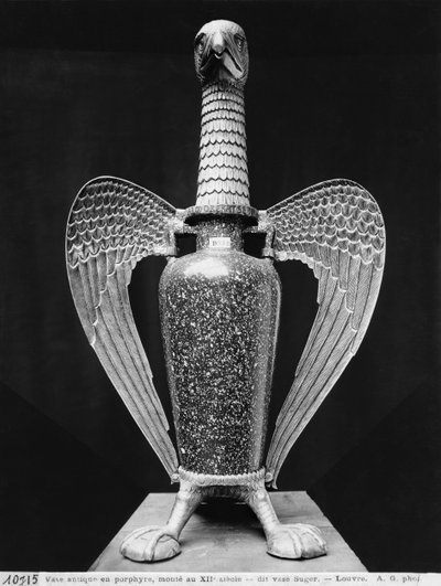 Antikk vase forvandlet til en liturgisk ewer satt i et gullfeste fra 1100-tallet, kjent som 