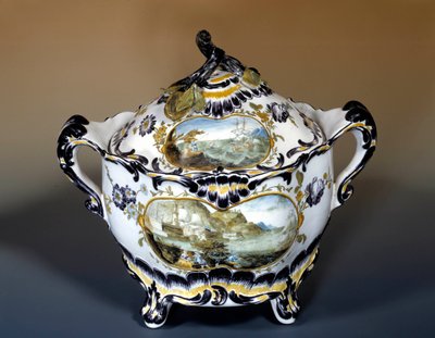 Art Francais: stor sipiere, lilla dekor av båten i steinerstil fra 1700-tallet. Paris, dekorativ kunst av French School