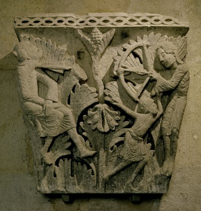 Kapital som viser en mann som skyter en pil inn i nakken på en annen, ca. 1125-30 (kalkstein) av French School