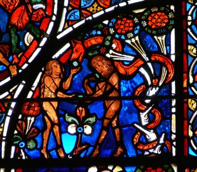 Detalj fra et vindu som viser lignelsen om den barmhjertige samaritan: Adam og Eva blir fristet av slangen av French School