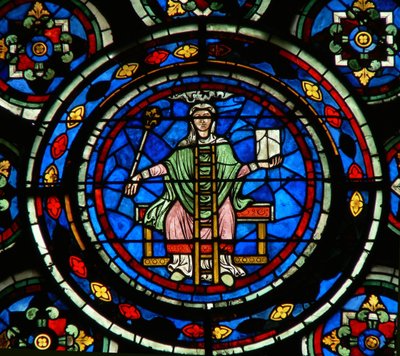 Detalj fra nordrosevinduet som viser Filosofi fra Liberal Arts av French School