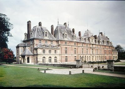 Fasaden til Chateau dEu, opprinnelig bygget i 1578 av Henri de Lorraine (1549-88) hertugen av Guise av French School