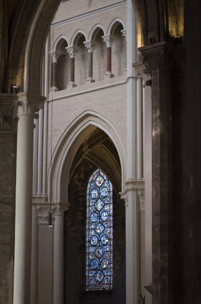 Interiørdetalj av katedralen i chartres av French School