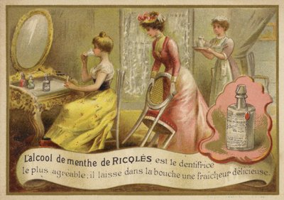 Dame som bruker munnvann av French School