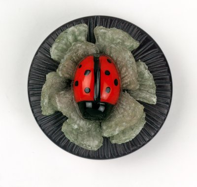 Ladybird Powder Box, 1920-30 (bakelitt) av French School