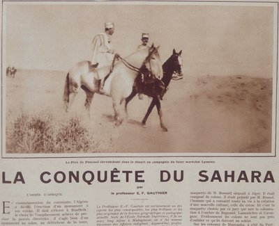 Le Pere Charles de Foucauld (1858-1916) rider i ørkenen med den fremtidige marechal Hubert (Louis-Hubert-Gonzalve) Lyautey (1854-1934) - i "" Vu"", desember 1929 av French School