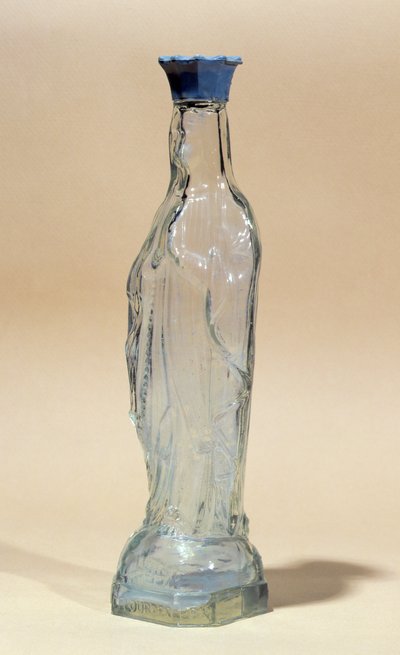 Lourdes vann i en flaske i form av Jomfru Maria (glass) av French School