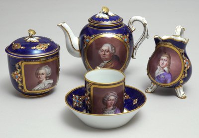 En del av en teservering med portretter av Louis XVI (1754-93) og Marie Antoinette (1755-93), Sevres, Frankrike, ca. 1789 (porselen) av French School