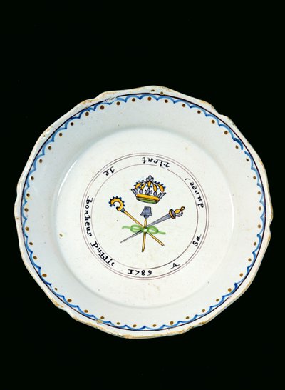 Tallerken dekorert med de tre ordener under kongekronen, 1789 (keramikk) av French School