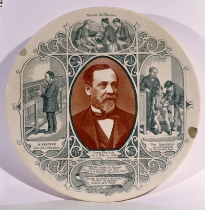 Tallerken med et fotografi av Louis Pasteur (1822-95) av Pierre Petit (1832-1909), og scener fra livet hans (keramikk) av French School