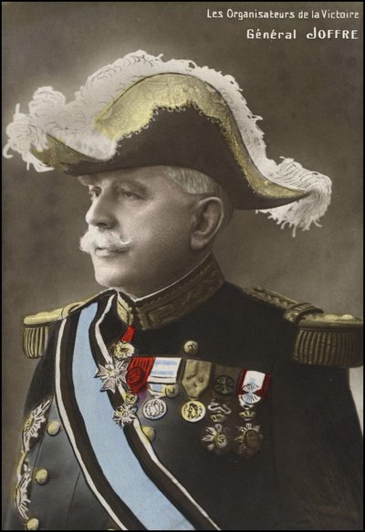 Portrett av general Joseph Joffre (1852 - 1931). av French School