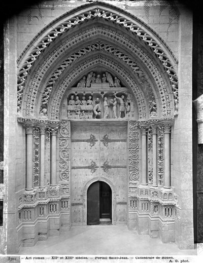 Reproduksjon av fasadeportalen til døperen Johannes ved katedralen i Rouen (gipsstøpt av stein) (se detalj 253208) av French School