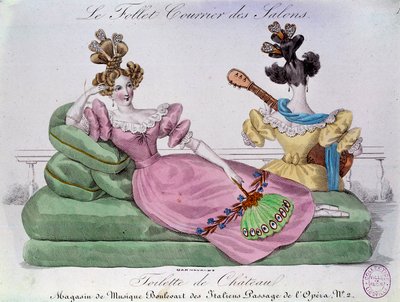 Romantisk mote: Chateau toalett. To kvinner med ekstravagante frisyrer på kanapé. Gravering av 1800-tallet. Paris, Musee Carnavalet av French School