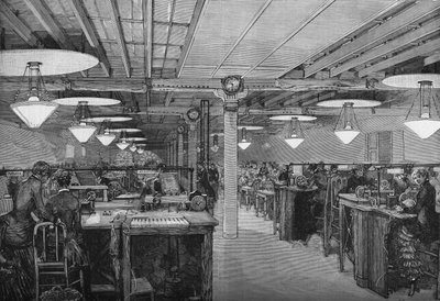 Rom for kvinnelige telegrafister i sentralkontoret til Post- og telegrafdepartementet opplyst med elektrisk lys av voltaiske lysbuelamper (systemavbrudd), Paris 1883. av French School