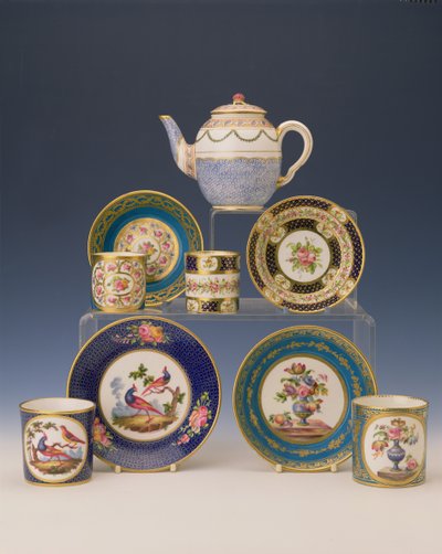 Utvalg av tekanner, tallerkener og kopper, ca. 1770 (porselen) av French School