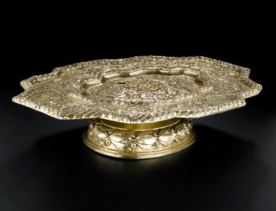 Sølvforgylt salver med formet kontur, fra toaletttjenesten Lennoxlove, eid av Frances Teresa Stewart, hertuginne av Richmond og Lennox: French, Paris, 1666 - 1667 av French School