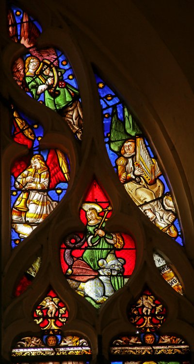 St. Margareta und musizierende Engel mit Harfe, Trompete und Orgel von French School