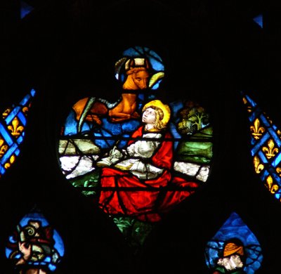 Det vestlige rosevinduet som viser en scene fra Åpenbaringsboken: Åpning av det tredje seglet, med St. Lukas-oksen (6:5) av French School