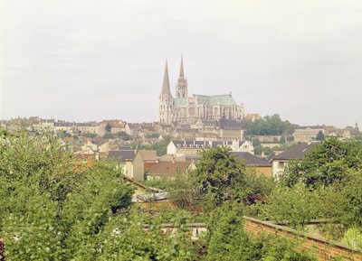 Utsikt over Chartres katedral, fra sørøst, startet 1194 av French School