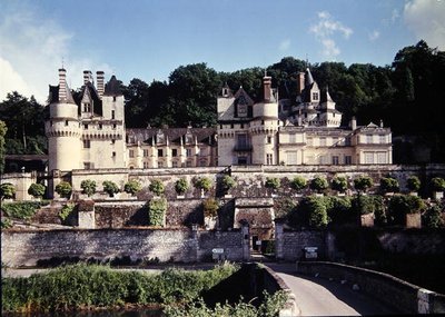 Utsikt over Chateau dUsse, bygget før 1480 for Antoine de Bueil av French School