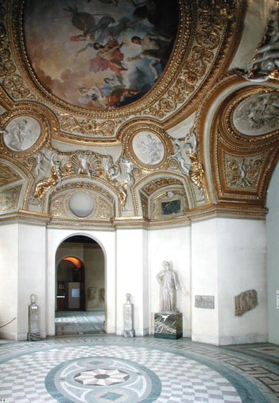Utsikt over Mars Rotunda med stukkaturfigurer av Michel Anguier (1612-86) av French School