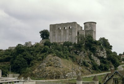 Utsikt over Tour de Talbot og slottet (se også 87682) av French School
