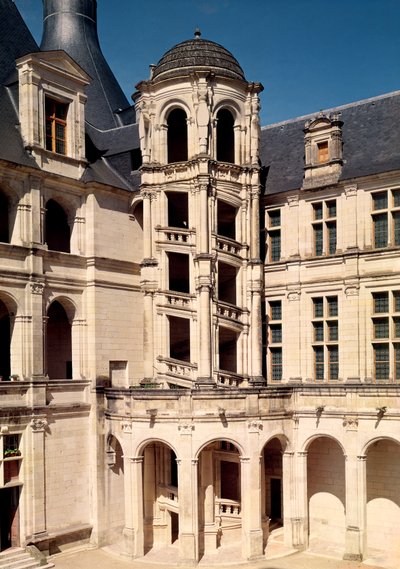 Utsikt over hovedtrappen, 1519-46 av French School