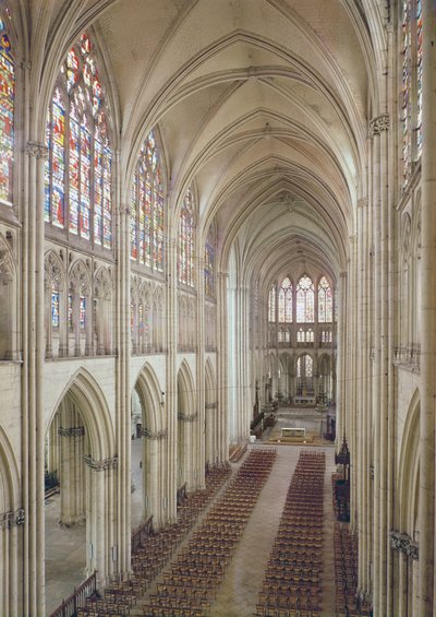 Utsikt over skipet og koret, bygget 1314-1400-tallet av French School